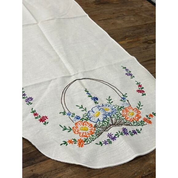 Vintage white linen table dresser runner hand embroidered baskets of flowers - Picture 2 of 3